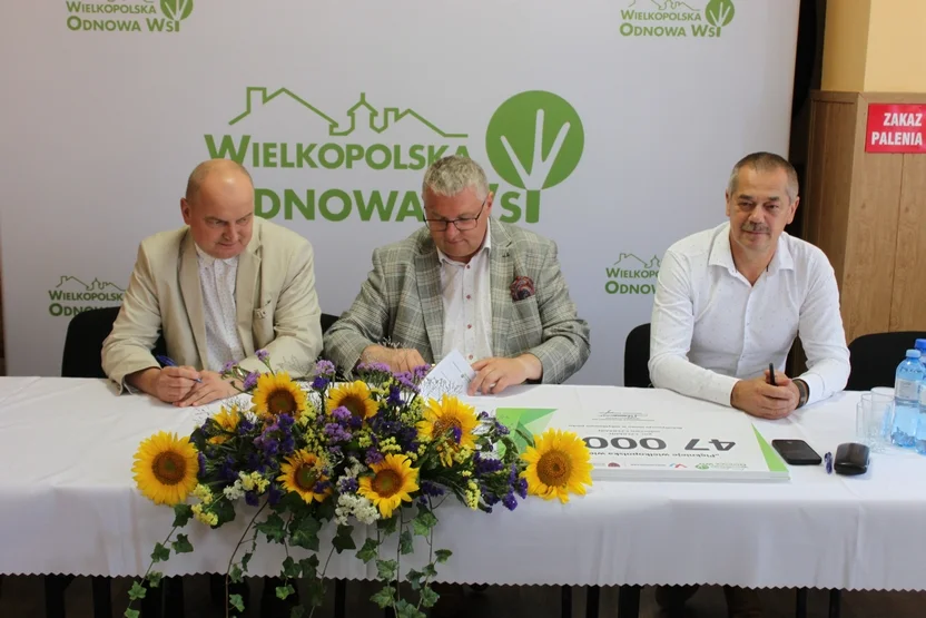 Podpisanie umów w ramach programu Wielkopolska Odnowa Wsi w Wieczynie