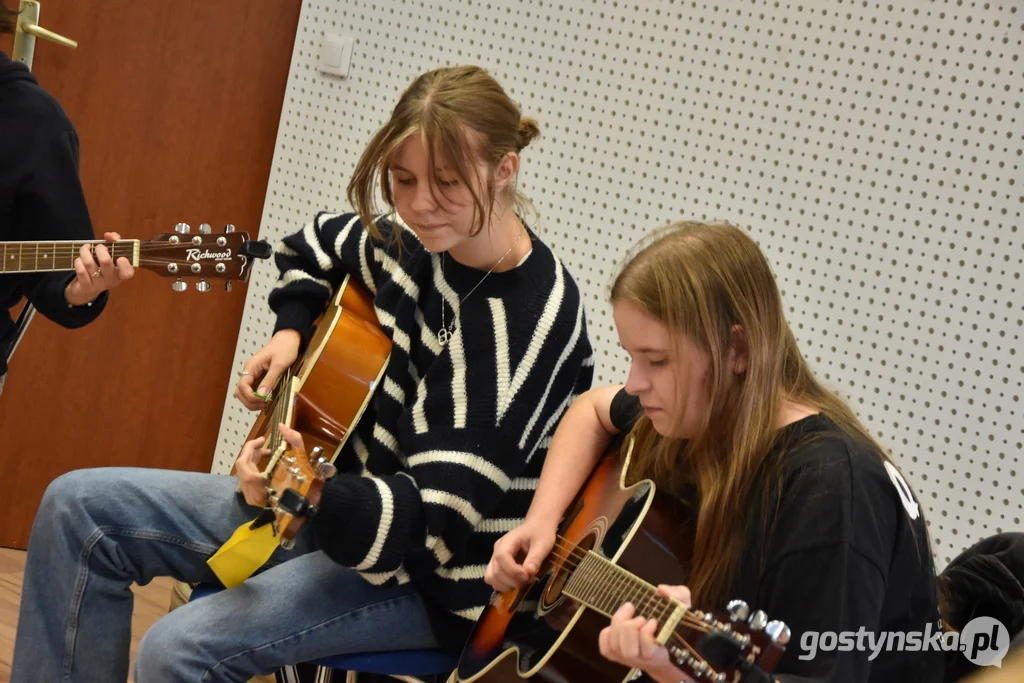 Zespół Akustyczny na 10 Gitar przy GOK Hutnik