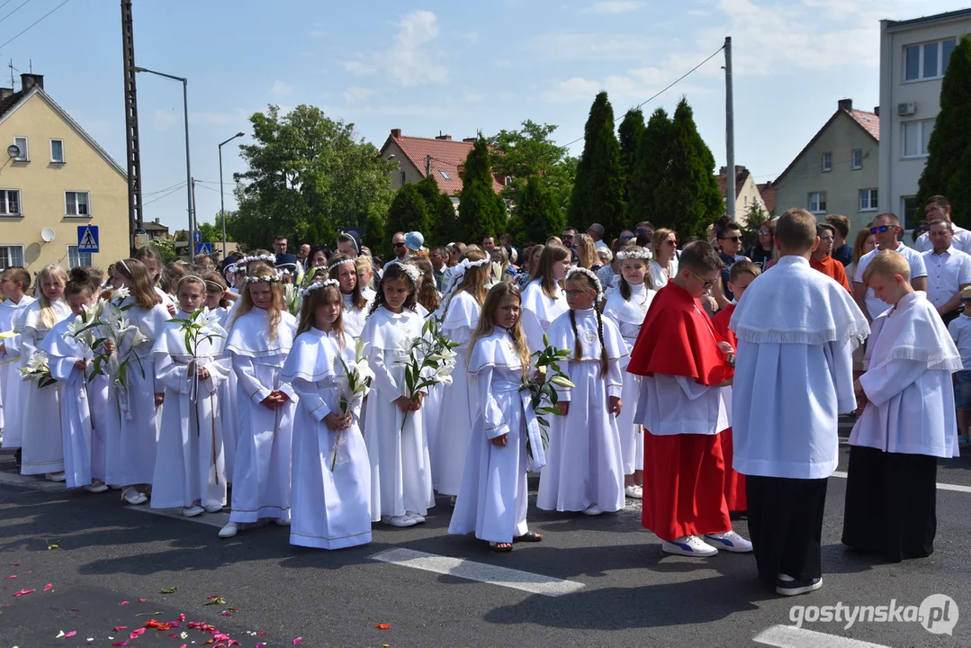 Gostyń - Boże Ciało 2023 - procesja ulicami miasta