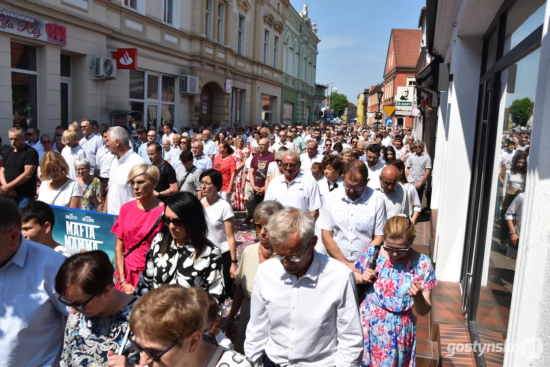 Gostyń - Boże Ciało 2023 - procesja ulicami miasta