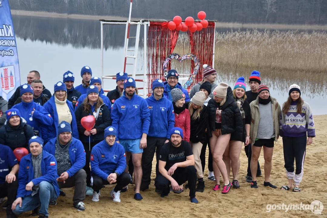 Klub Morsów "Niedźwiedź" Gostyń zorganizował dla WOŚP piknik na plaży jeziora cichowskiego