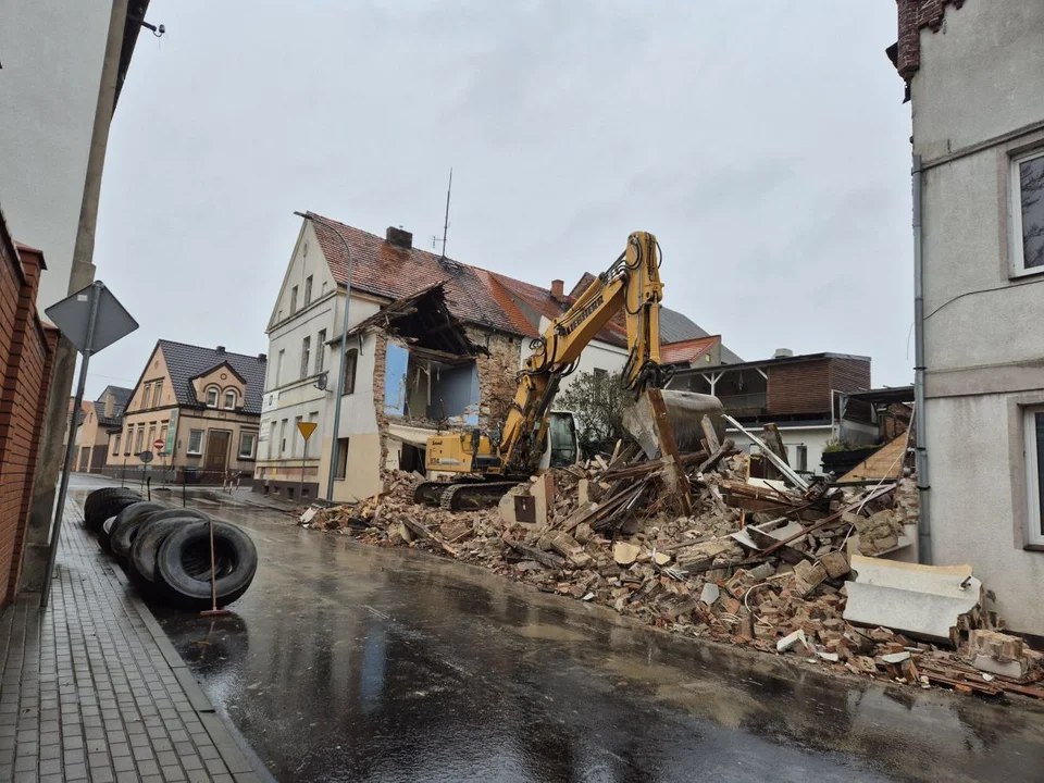 W Żerkowie wyburzyli budynek, żeby mogła powstać nowoczesna biblioteka [ZDJĘCIA, WIDEO] - Zdjęcie główne