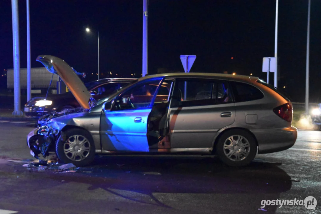 Dwa samochody zderzyły się na DK12, przebiegającej przez Gostyń