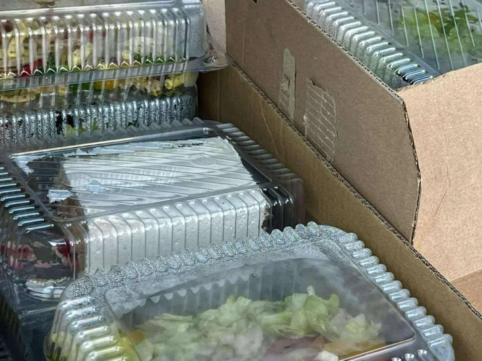 Jedzenie ze studniówki ZSP nr 1 w Jarocinie trafiło do lodówki społecznej