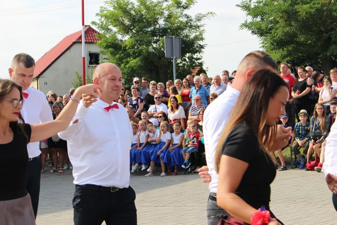 Tłumy na dożynkach wiejskich w Twardowie