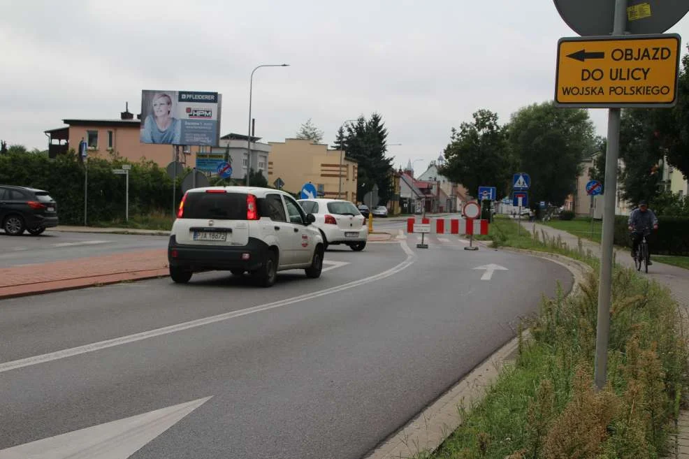 Roboty drogowe w Jarocinie. Zamknięta ul. Wojska Polskiego