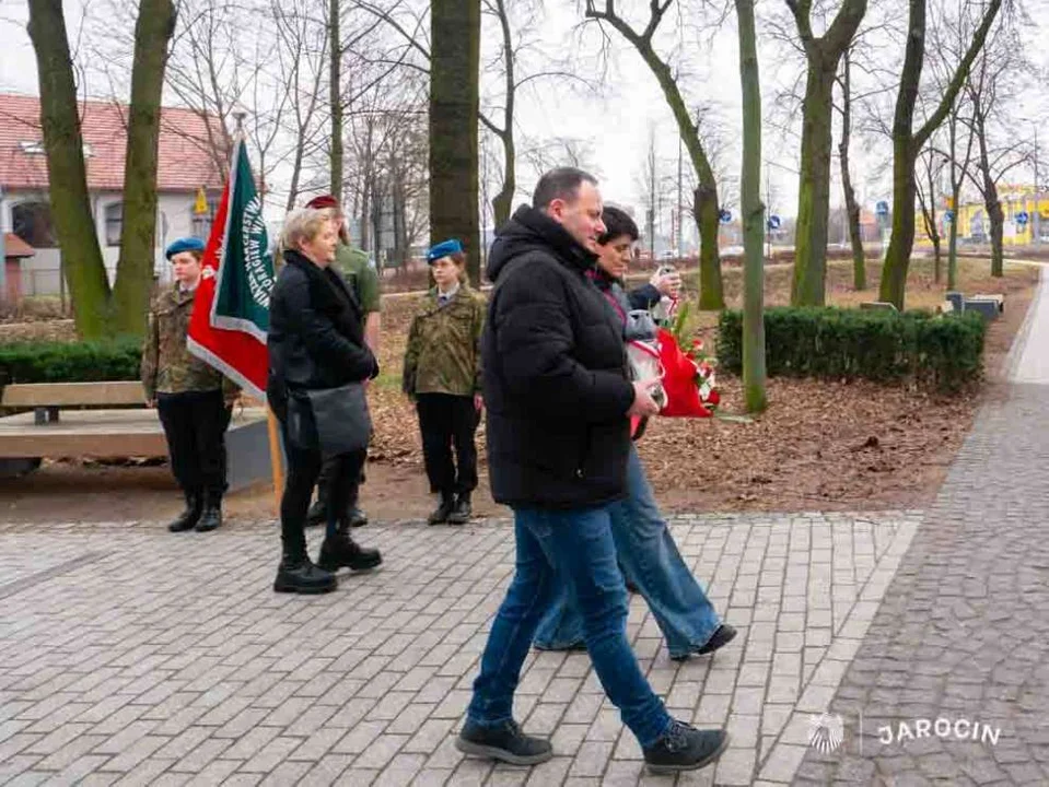 Kwiaty na rocznicę urodzin Zbigniewa hr. Ostroroga-Gorzeńskiego