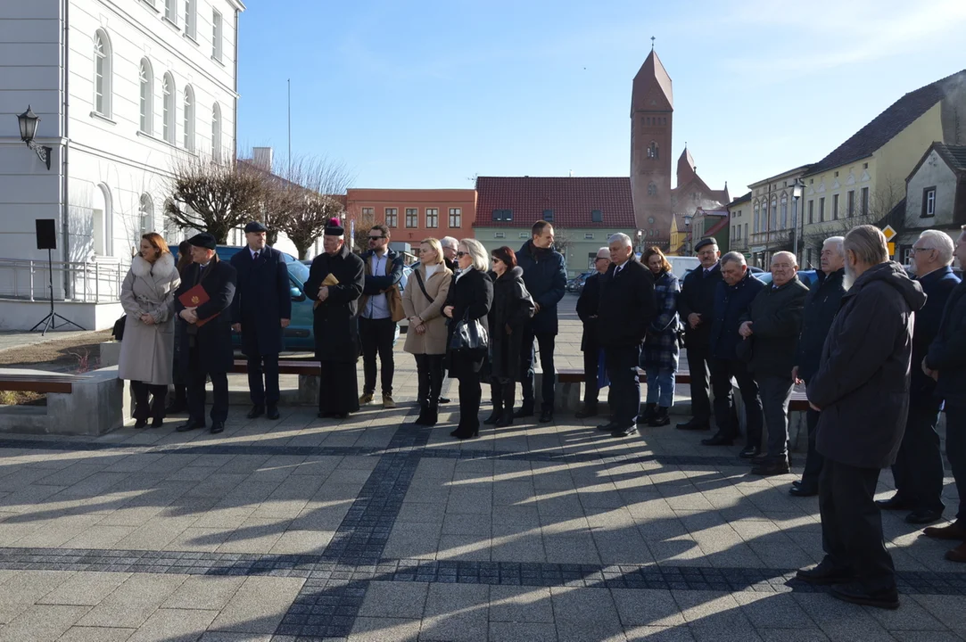 Otwarcie rynku w Jutrosinie z udziałem przedstawicieli samorządów, wojewody i parlamentu