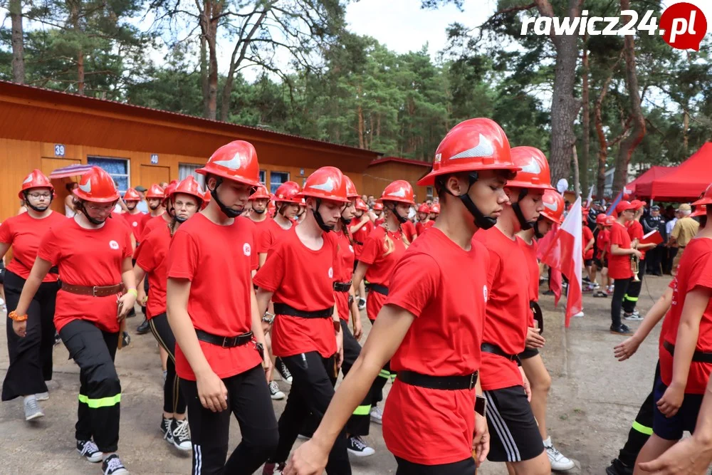 Ślubowanie i pasowanie na strażaka - członka MDP w Brennie (powiat leszczyński)