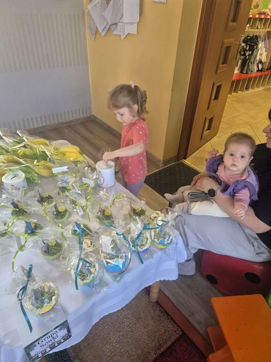 Kiermasz w przedszkolu Jarzębinka w Jarocinie na rzecz Fundacji Ogród Marzeń