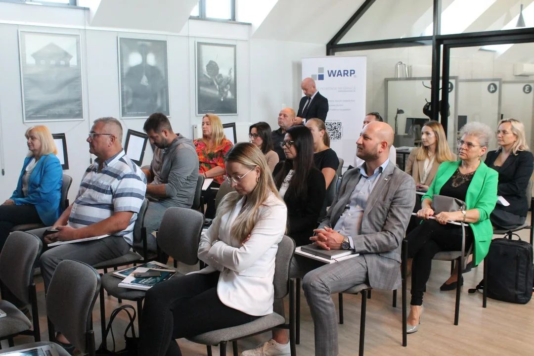Na jakie wsparcie mogą liczyć przedsiębiorcy? W Pleszewie zorganizowano konferencję pt. "Wspieramy Wielkopolskę" [ZDJĘCIA] - Zdjęcie główne