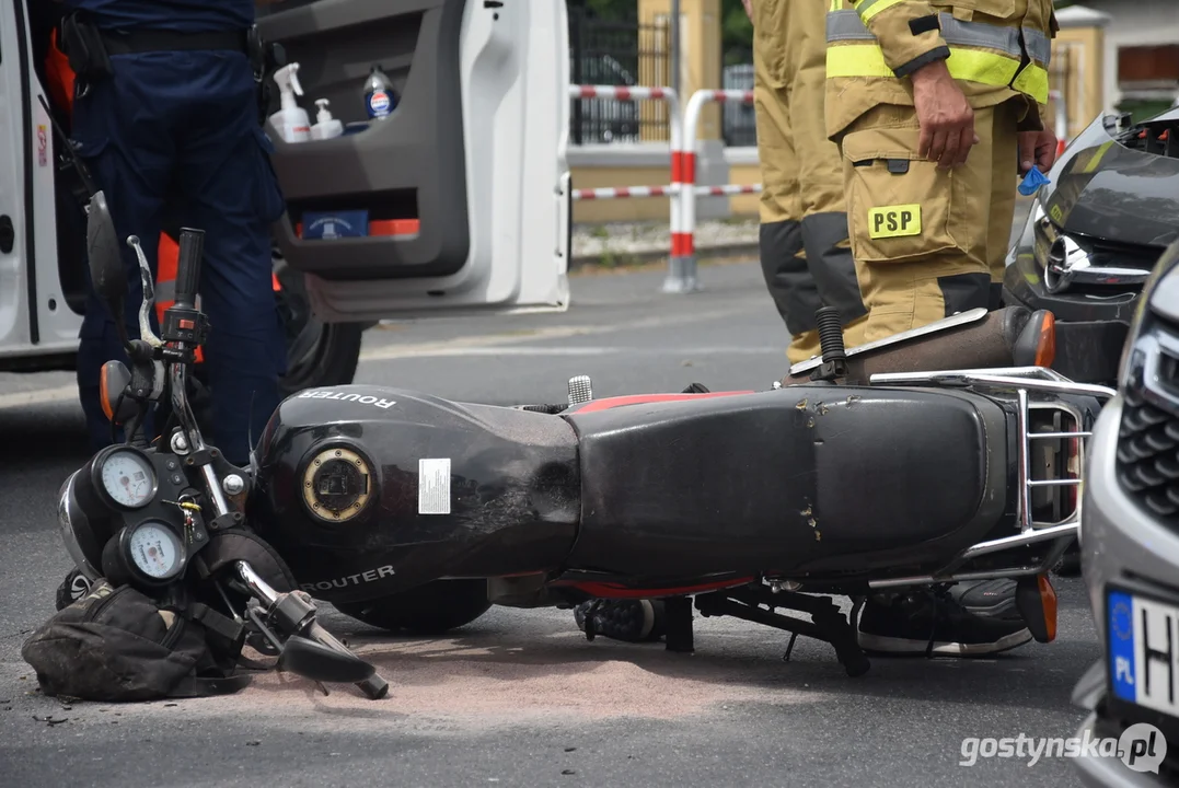 Zderzenie motoroweru z samochodem w Karolewie