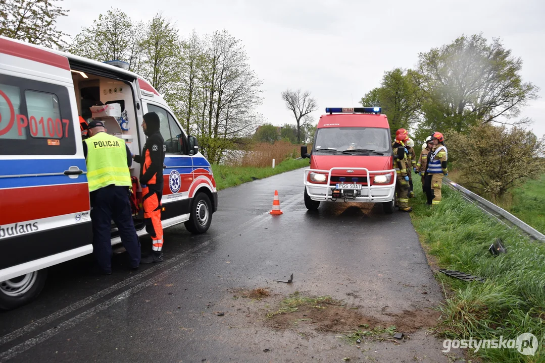 Kolizja w Łęce Małej, w pobliżu Maciejewa. Samochód w rowie