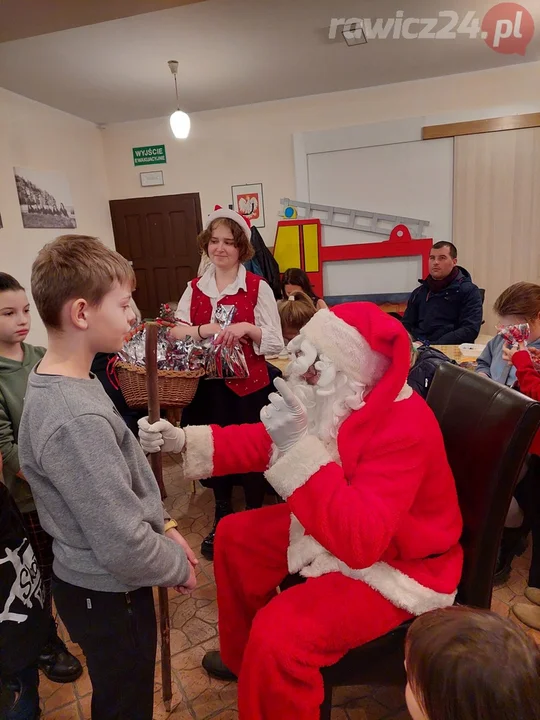 Mikołaj spotkał się z dziećmi i biesiada seniorów w Łaszczynie