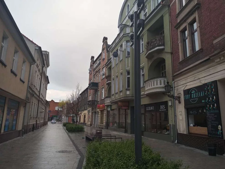 Sceniczne reflektory oświetlą cztery ulice w centrum Jarocina [ZDJĘCIA] - Zdjęcie główne