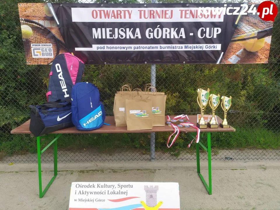 Tenis. Singiel kobiet i debel mężczyzn w Miejskiej Górce