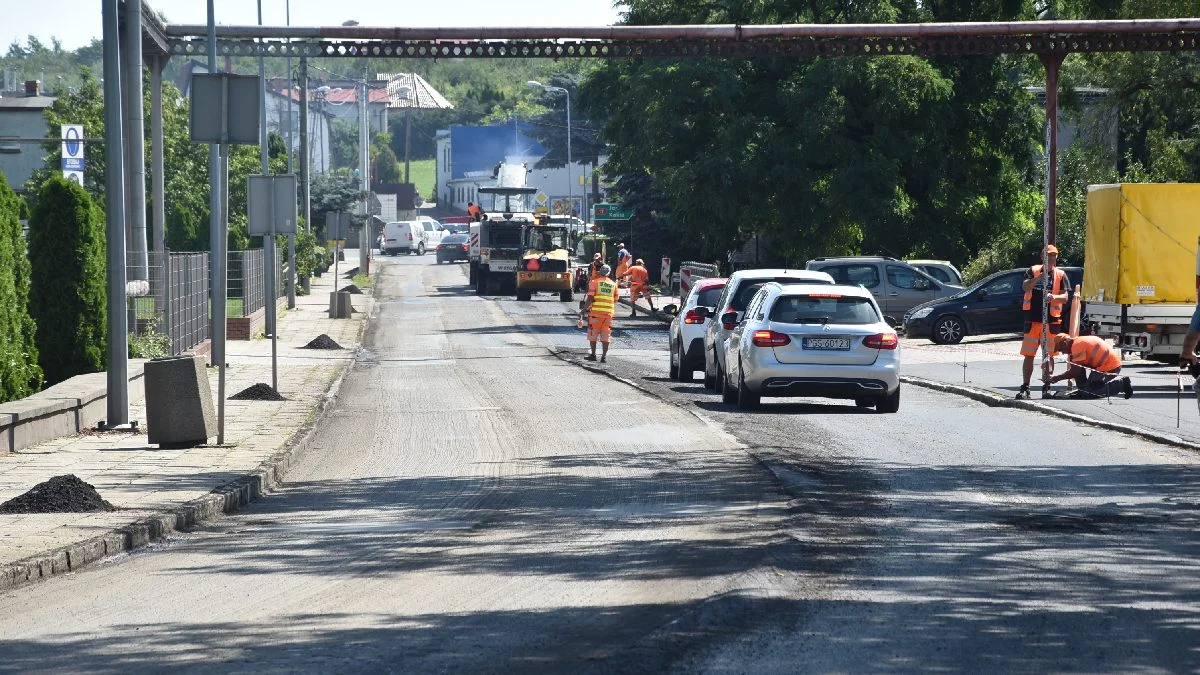 Remont ulicy Fabrycznej w Gostyniu. Wymiana nawierzchni na kilkuset metrach drogi - Zdjęcie główne