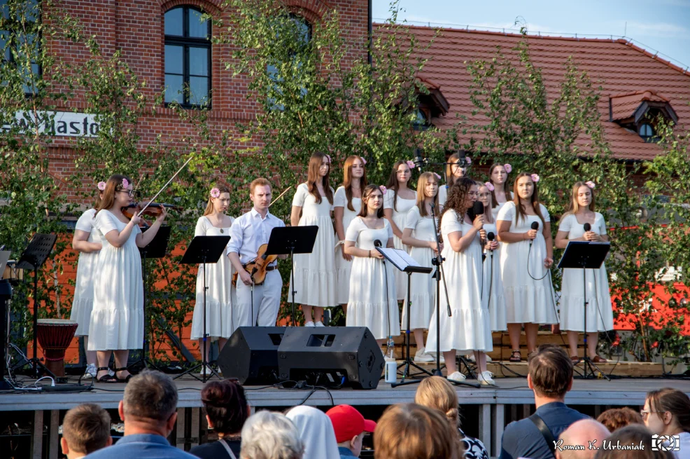 Koncert Scholii Lenartowickiej i zespołu Sound of Heaven w Pleszewie