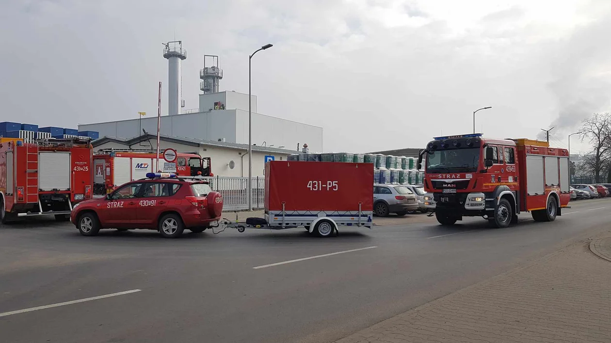 Ćwiczenia zastępów JRG oraz strażaków ochotników w zakładzie przetwórstwa spożywczego Pudliszkach