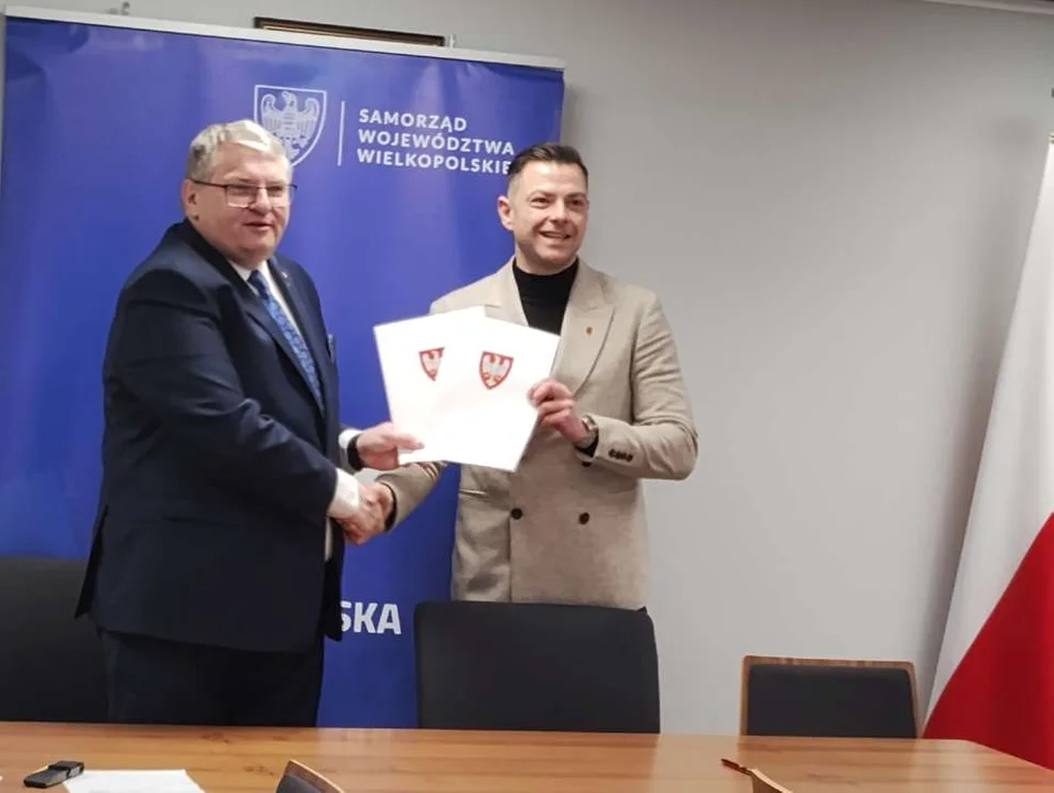 Podpisanie umów na dofinansowania dla samorządów powiatu jarocińskiego