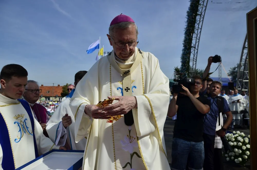 Smolice. Koronacja wizerunku Matki Bożej Uzdrowienia Chorych