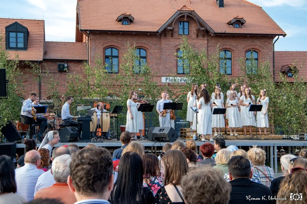 Koncert Scholii Lenartowickiej i zespołu Sound of Heaven w Pleszewie