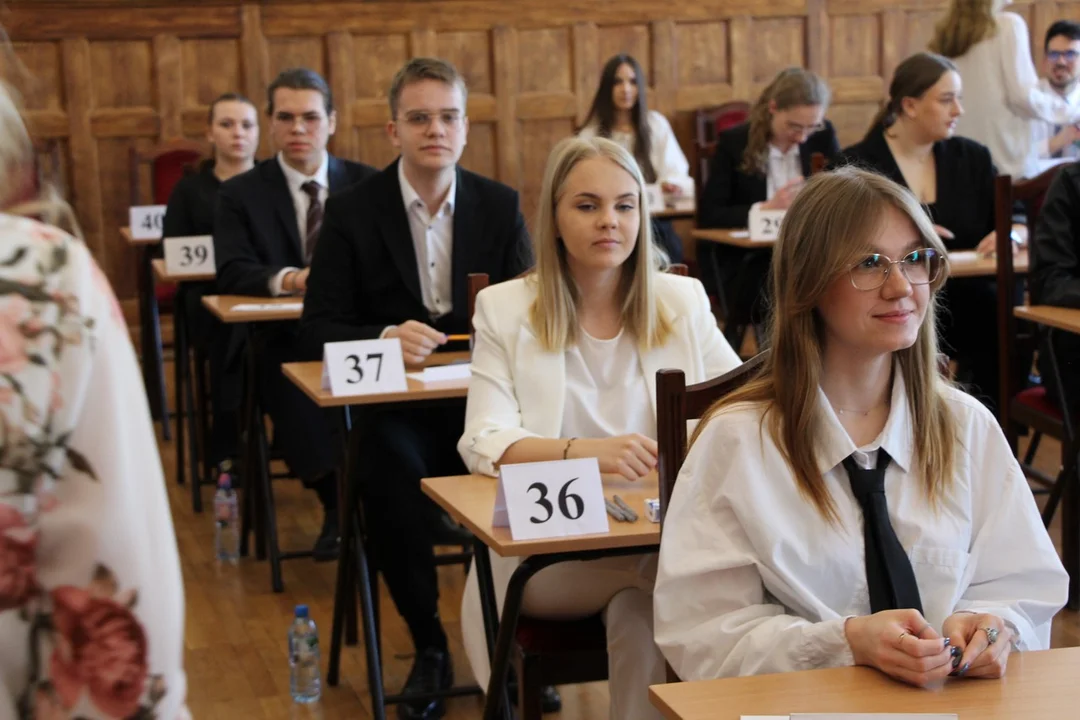 Maturzyści z ILO rozpoczęli egzamin maturalny z języka polskiego