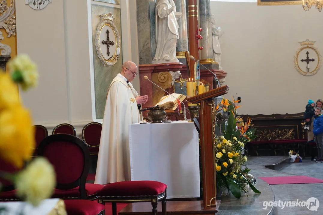 Ukraińskie rodziny na "święconce" w  Świętogórskiej Bazylice