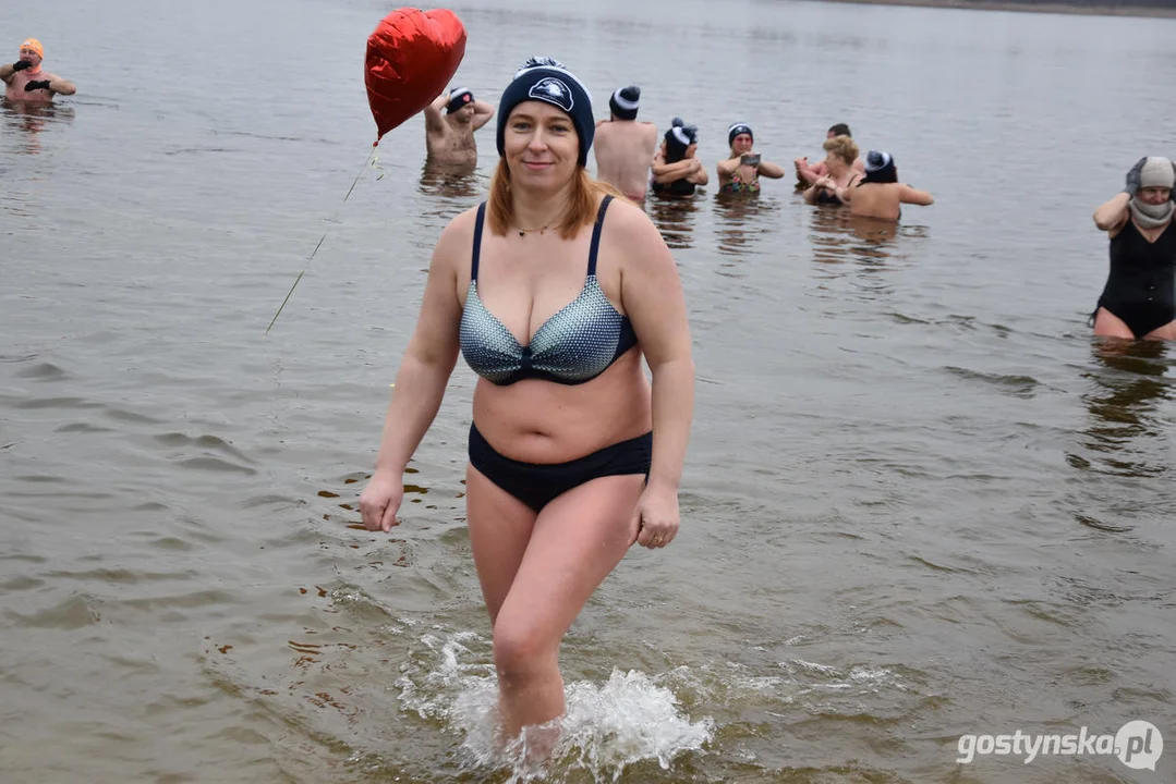 Klub Morsów "Niedźwiedź" Gostyń zorganizował dla WOŚP piknik na plaży jeziora cichowskiego