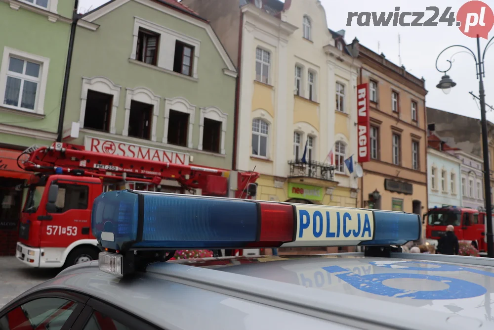 Pożar w kamienicy na rynku w Rawiczu