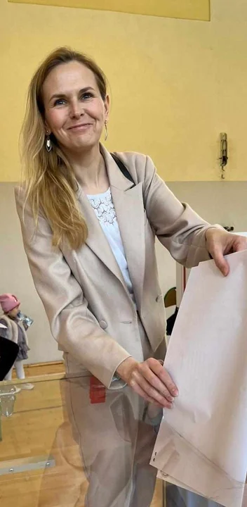 Kandydaci w pierwszej turze wyborów na burmistrza Jarocina. Urszula Wyremblewska - Korzyniewska, Razem Kochamy Jarocin