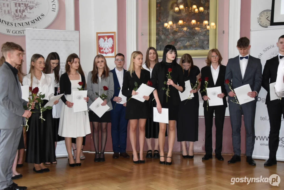 Pożegnanie maturzystów 2024 w Zespole Szkół Ogólnokształcących w Gostyniu