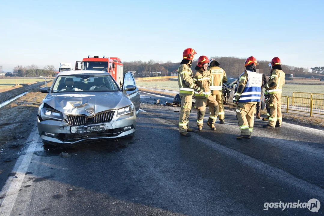 Wypadek na DW434 Gostyń - Poznań. Zderzyły się trzy samochody