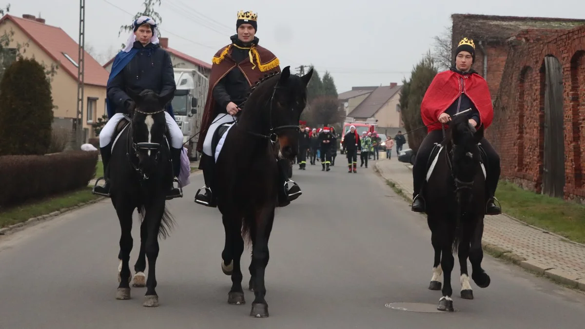 Orszak Trzech Króli i jasełka w Sobiałkowie [ZDJĘCIA] - Zdjęcie główne