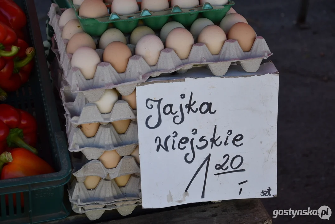 Ceny warzyw i owoców na targowisku miejskim w Gostyniu