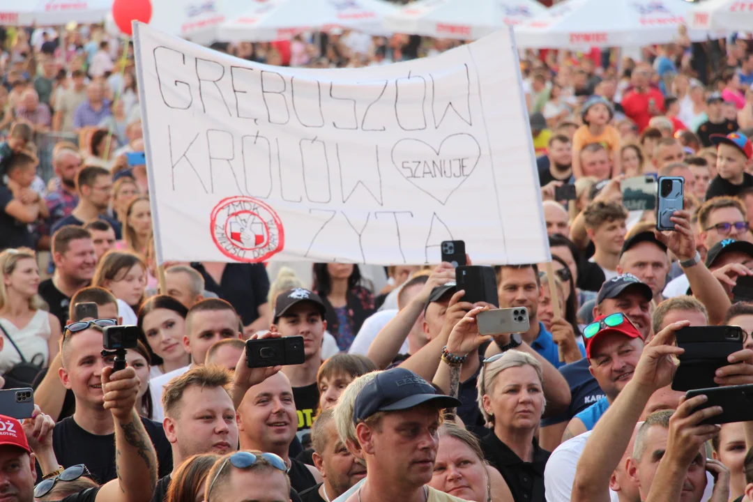 Tłumy na Dożynkach ZMDK i Królów Żyta. Tak bawili się fani Kabaretu Malina [ZDJĘCIA] - Zdjęcie główne