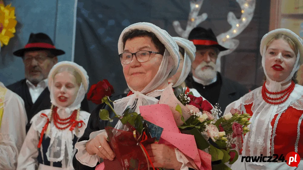 Historyczna zmiana warty w zespole „Chojnioki”. Po blisko 40 latach wnuczka przejmuje stery po babci - Zdjęcie główne