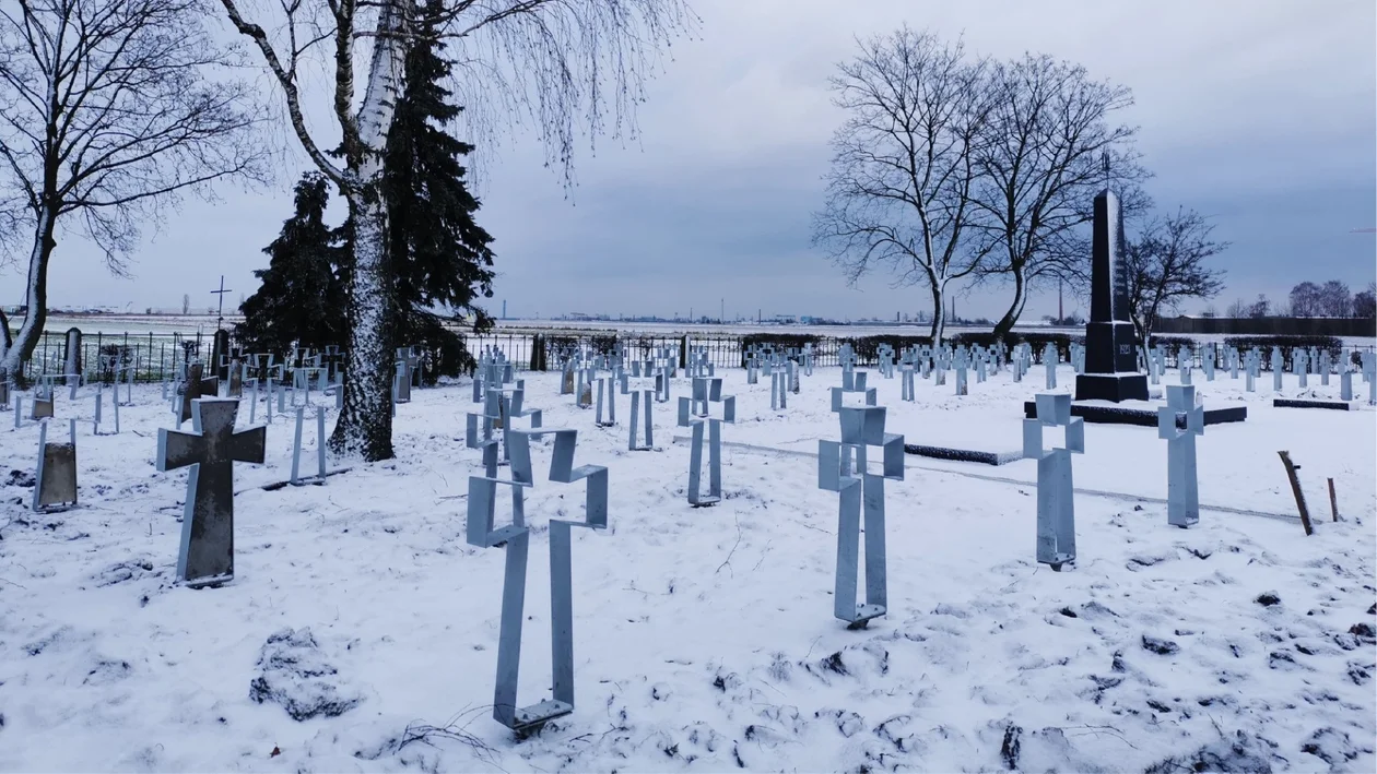 W Kaliszu zakończono pierwszy etap renowacji Ukraińskiego Cmentarza Wojskowego - Zdjęcie główne