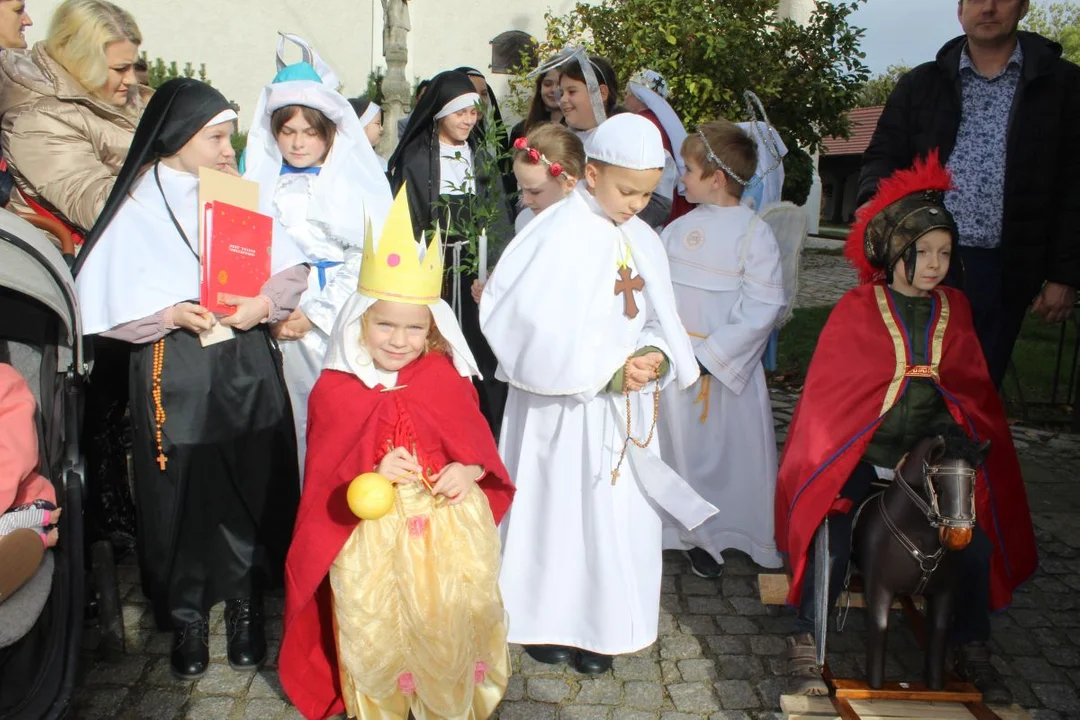 Marsz Wszystkich Świętych w parafii św. Marcina w Jarocinie