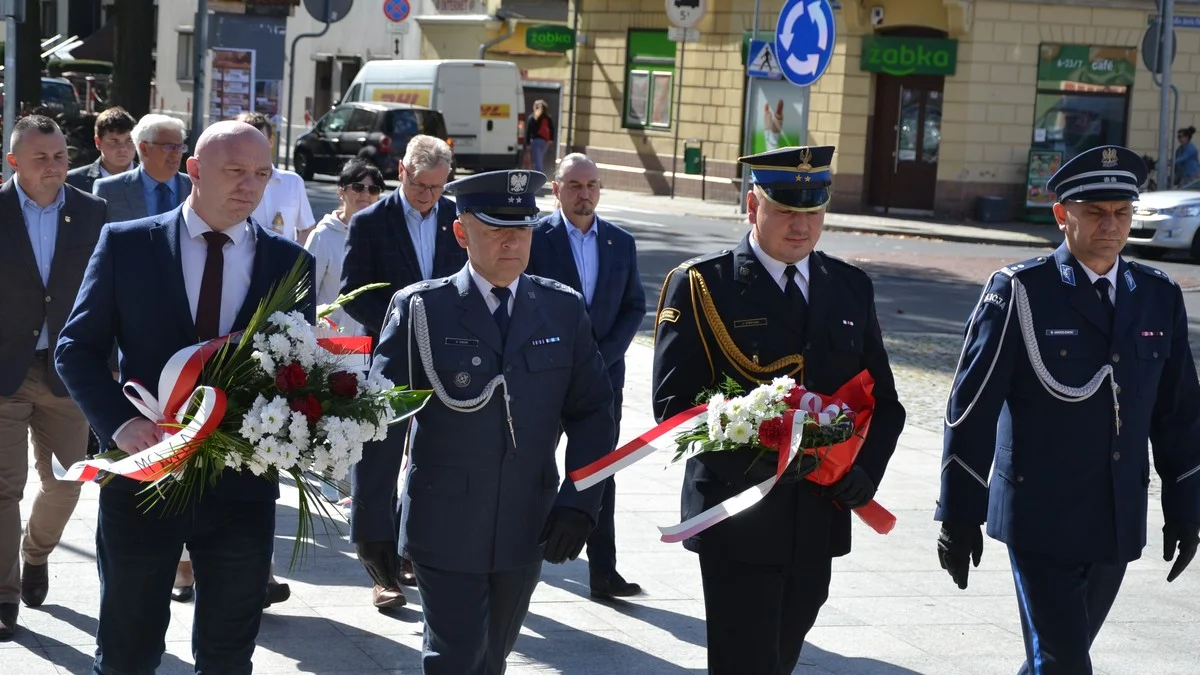 Rawicz. 85. rocznica powstania Polskiego Państwa Podziemnego [ZDJĘCIA] - Zdjęcie główne