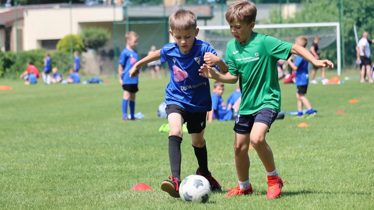 Turniej żaków w Sarnowie. Gole, asysty, parady bramkarskie i poczęstunek dla piłkarzy [ZDJĘCIA] - Zdjęcie główne