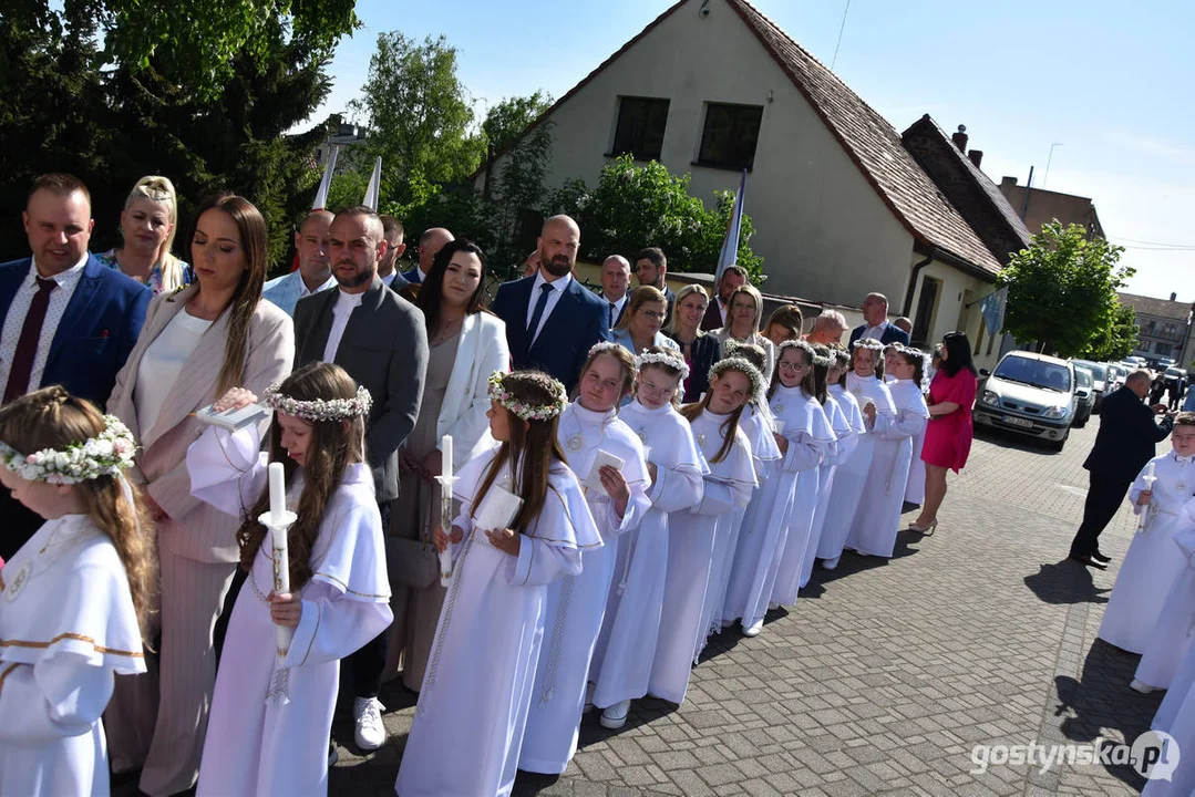 Sakrament I Komunii Świętej w parafii w Pogorzeli