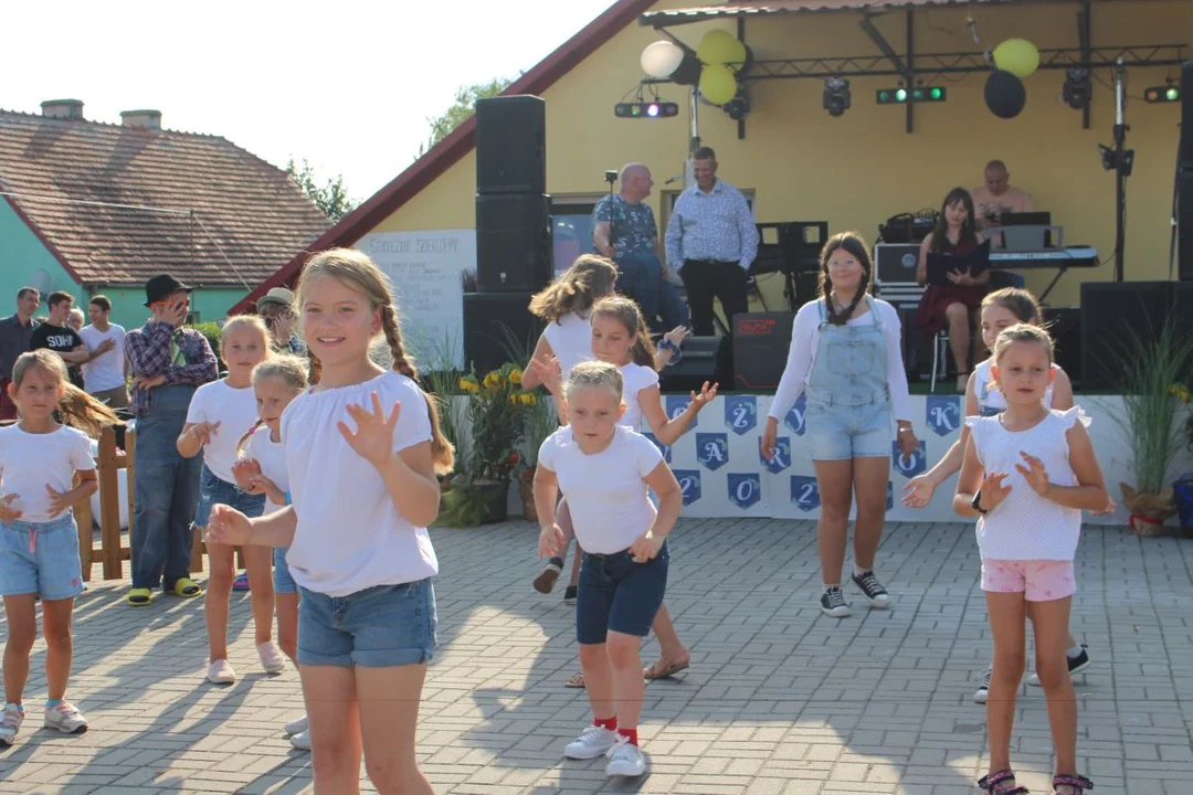 Tłumy na dożynkach wiejskich w Twardowie