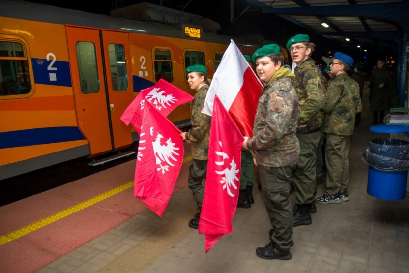 "Obudzić śpiących". Akcja na dworcu  kolejowym w Jarocinie