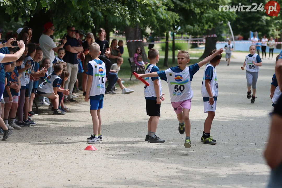 Sztafety szkolne w ramach 24h Rawickiego Festiwalu Sportu