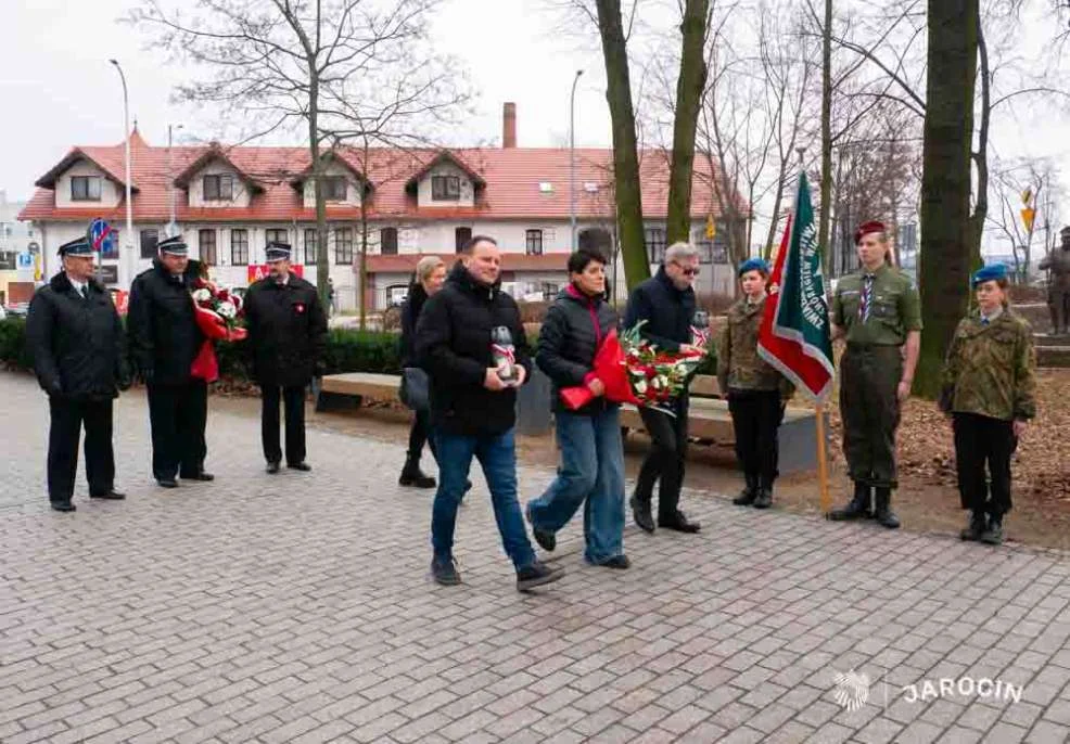 Kwiaty na rocznicę urodzin Zbigniewa hr. Ostroroga-Gorzeńskiego