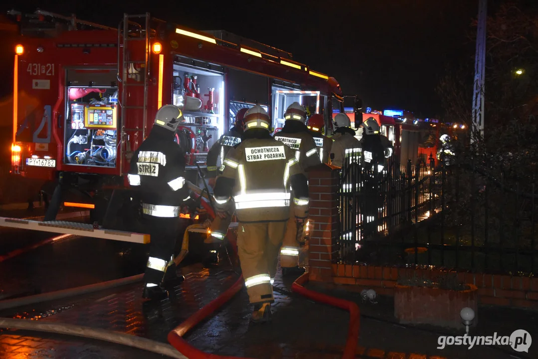 Nocny pożar w garażu w Czajkowie (gm. Gostyń)