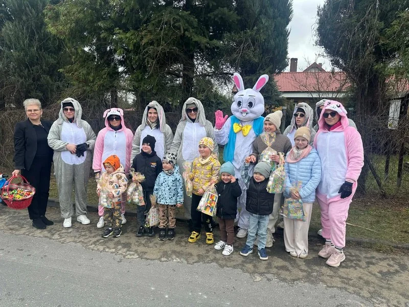 Wielkanocna niespodzianka w Lenartowicach! Zajączek odwiedził najmłodszych mieszkańców [ZDJĘCIA]