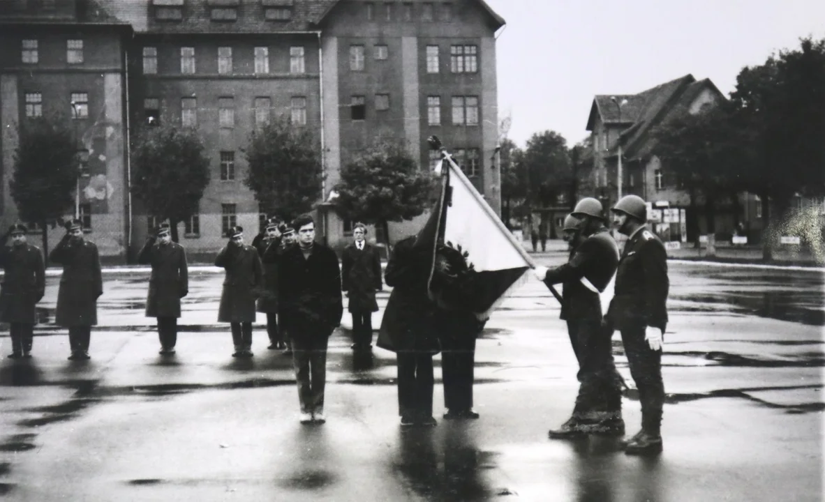 Tu kiedyś stacjonowało wojsko. Historia pleszewskich koszar [ZDJĘCIA] - Zdjęcie główne