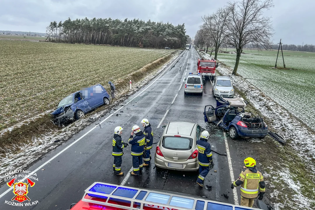 Zderzenie trzech samochodów w Wałkowie